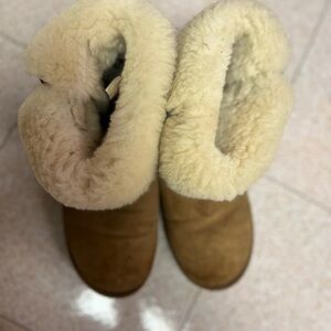 UGG DAELYNN Boots with Bows